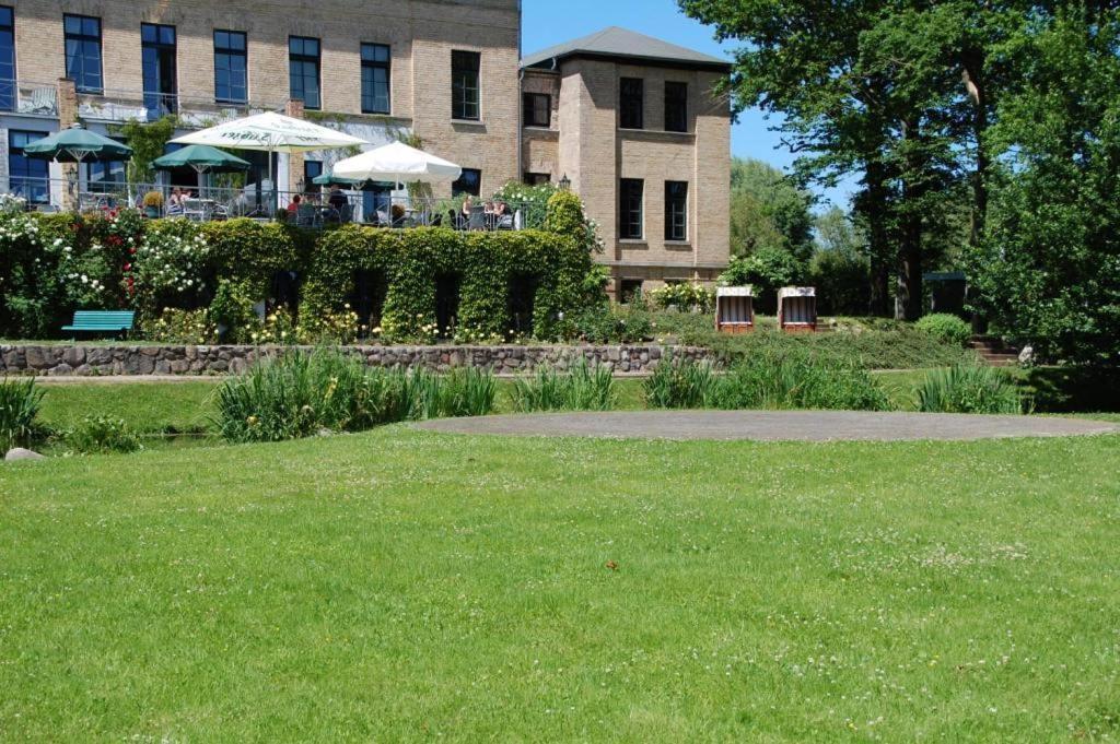 Gutshaus Redewisch Hotel & Restaurant Boltenhagen  Dış mekan fotoğraf