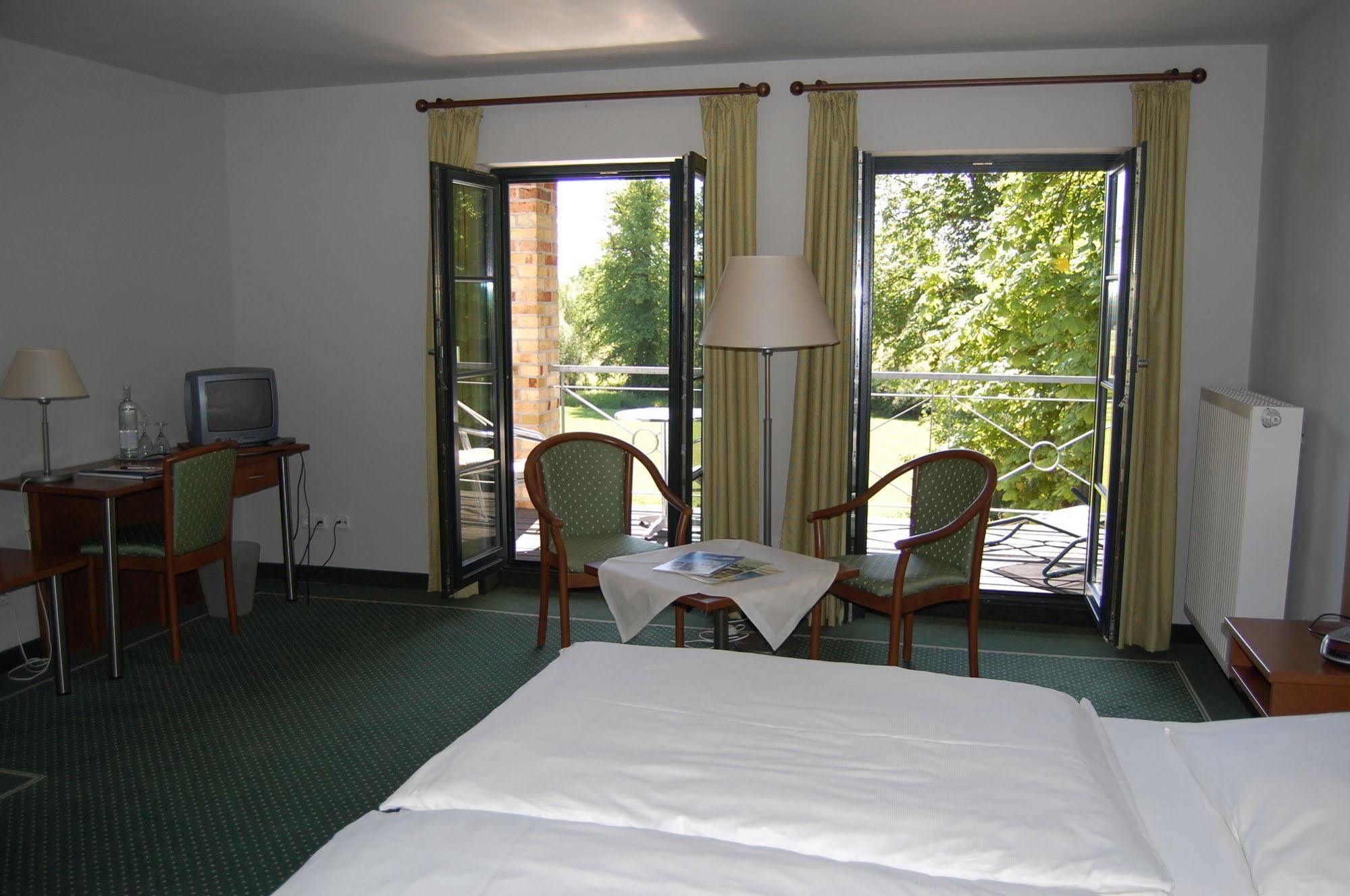 Gutshaus Redewisch Hotel & Restaurant Boltenhagen  Dış mekan fotoğraf